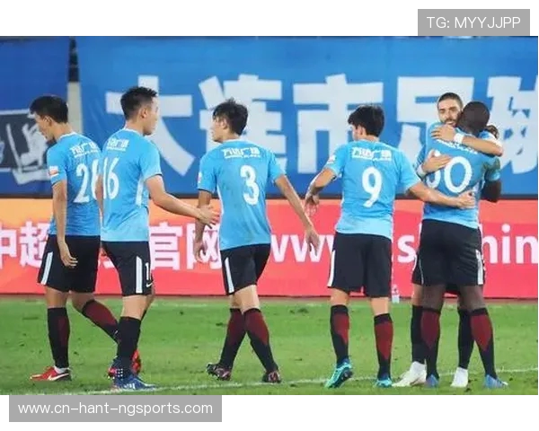 弗拉门戈与对手激战正酣 全新战术布局解析与赛场焦点对比