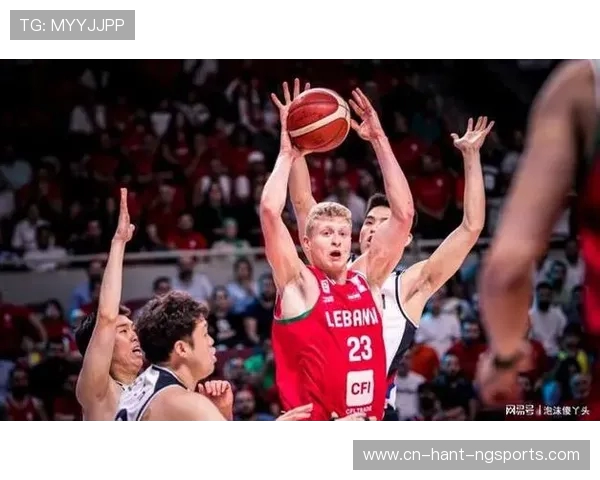 中国男篮成功晋级世界杯八强 关键时刻展现团队协作与顽强斗志