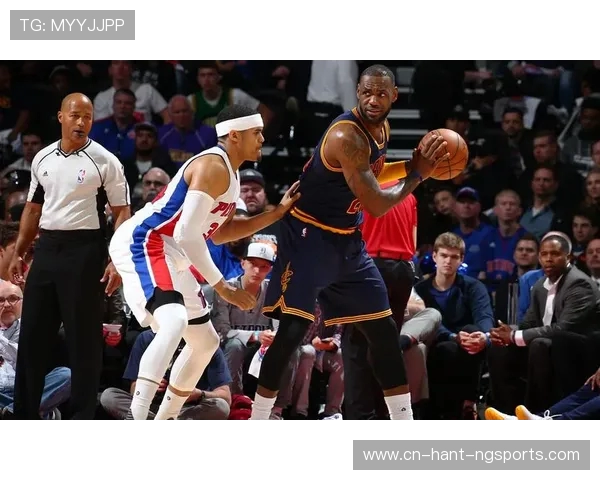 活塞与骑士展开激烈对决 双方球员拼尽全力争取季后赛席位